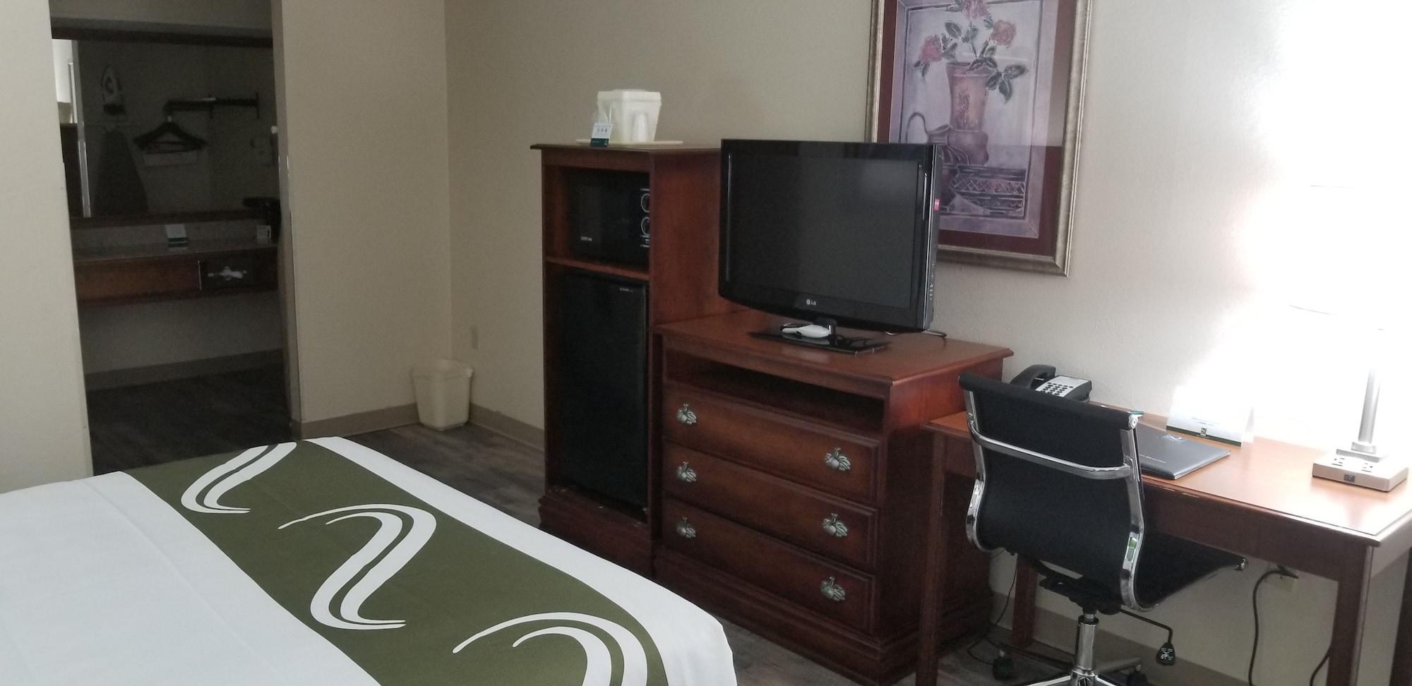 Quality Inn Pelham I-65 Exit 246 Buitenkant foto
