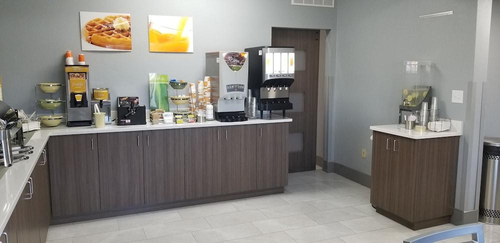 Quality Inn Pelham I-65 Exit 246 Buitenkant foto