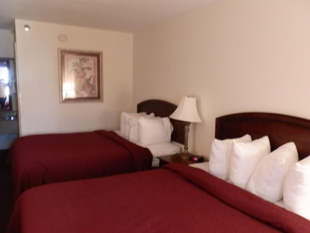 Quality Inn Pelham I-65 Exit 246 Buitenkant foto