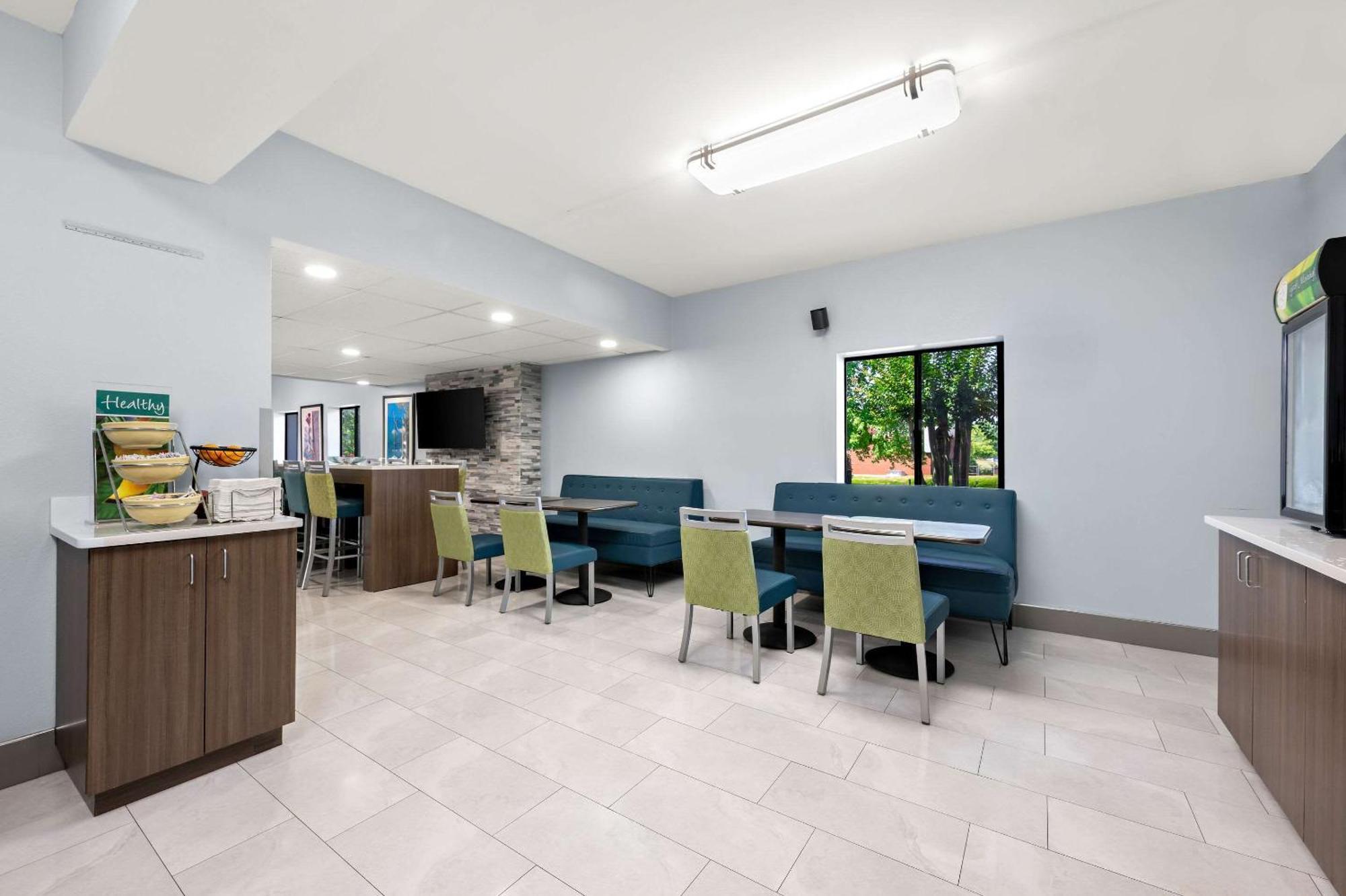Quality Inn Pelham I-65 Exit 246 Buitenkant foto