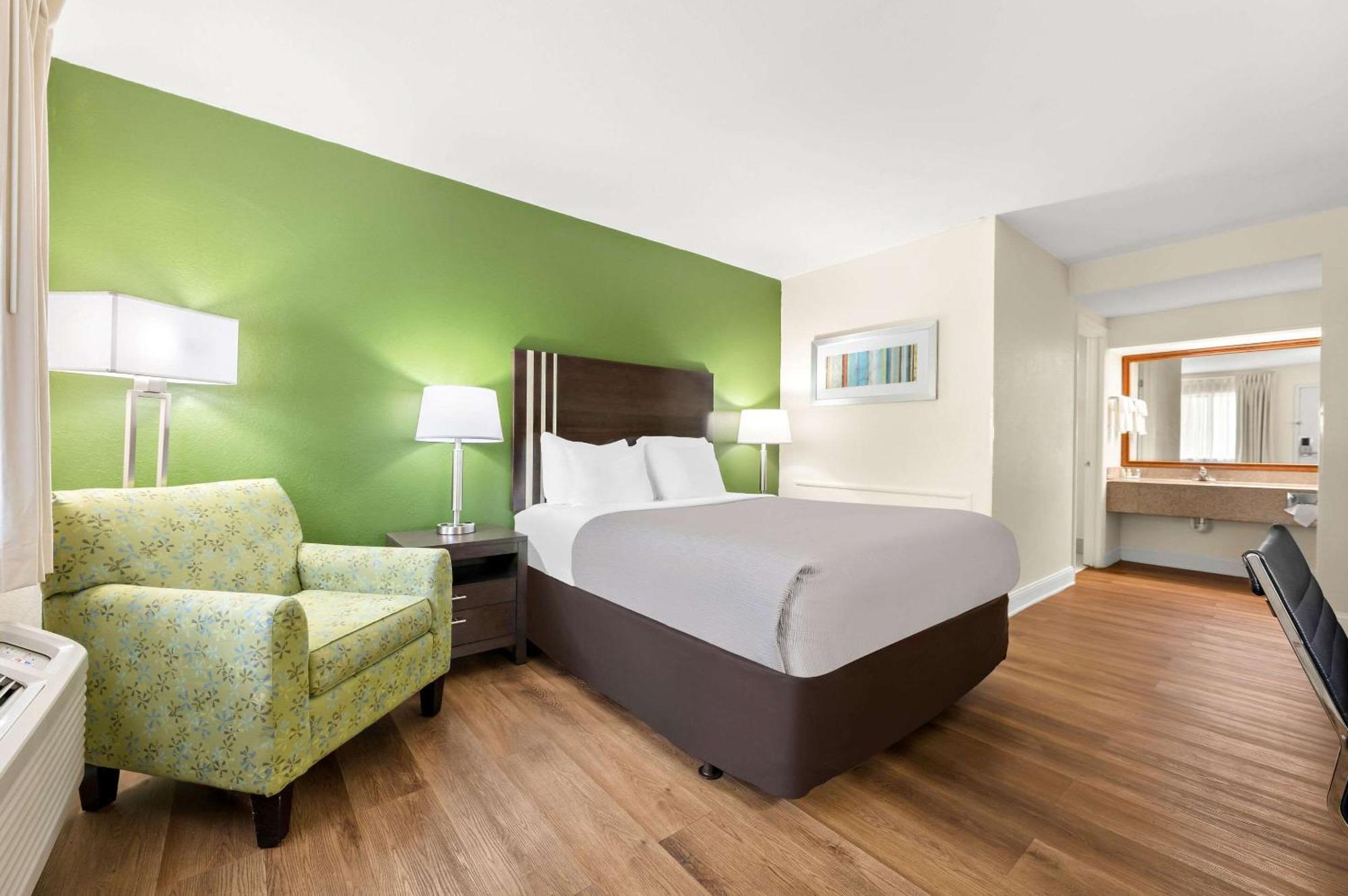Quality Inn Pelham I-65 Exit 246 Buitenkant foto
