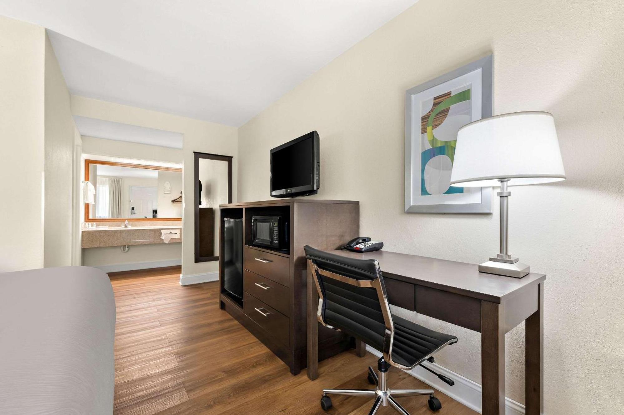 Quality Inn Pelham I-65 Exit 246 Buitenkant foto