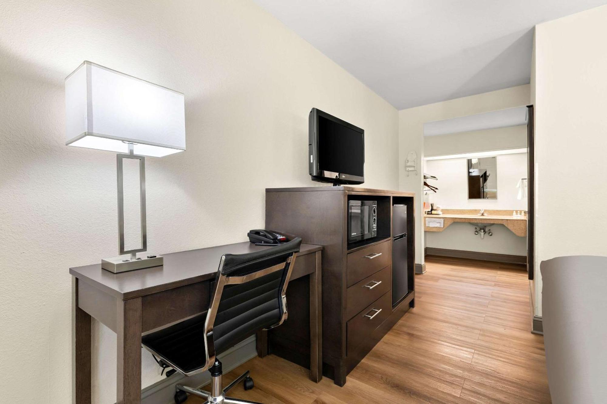 Quality Inn Pelham I-65 Exit 246 Buitenkant foto