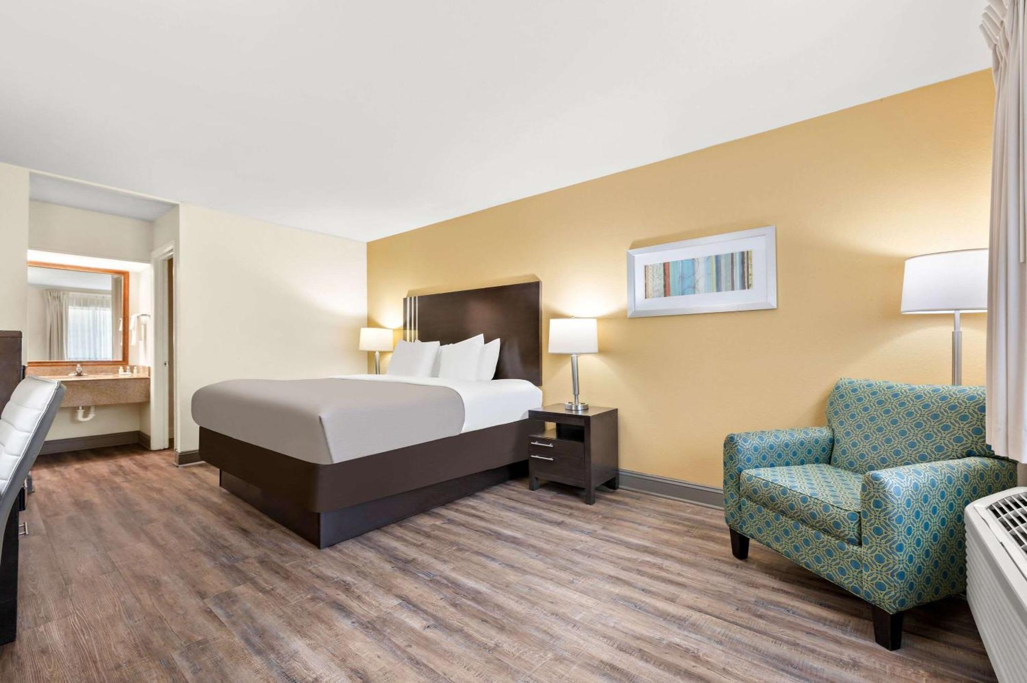 Quality Inn Pelham I-65 Exit 246 Buitenkant foto