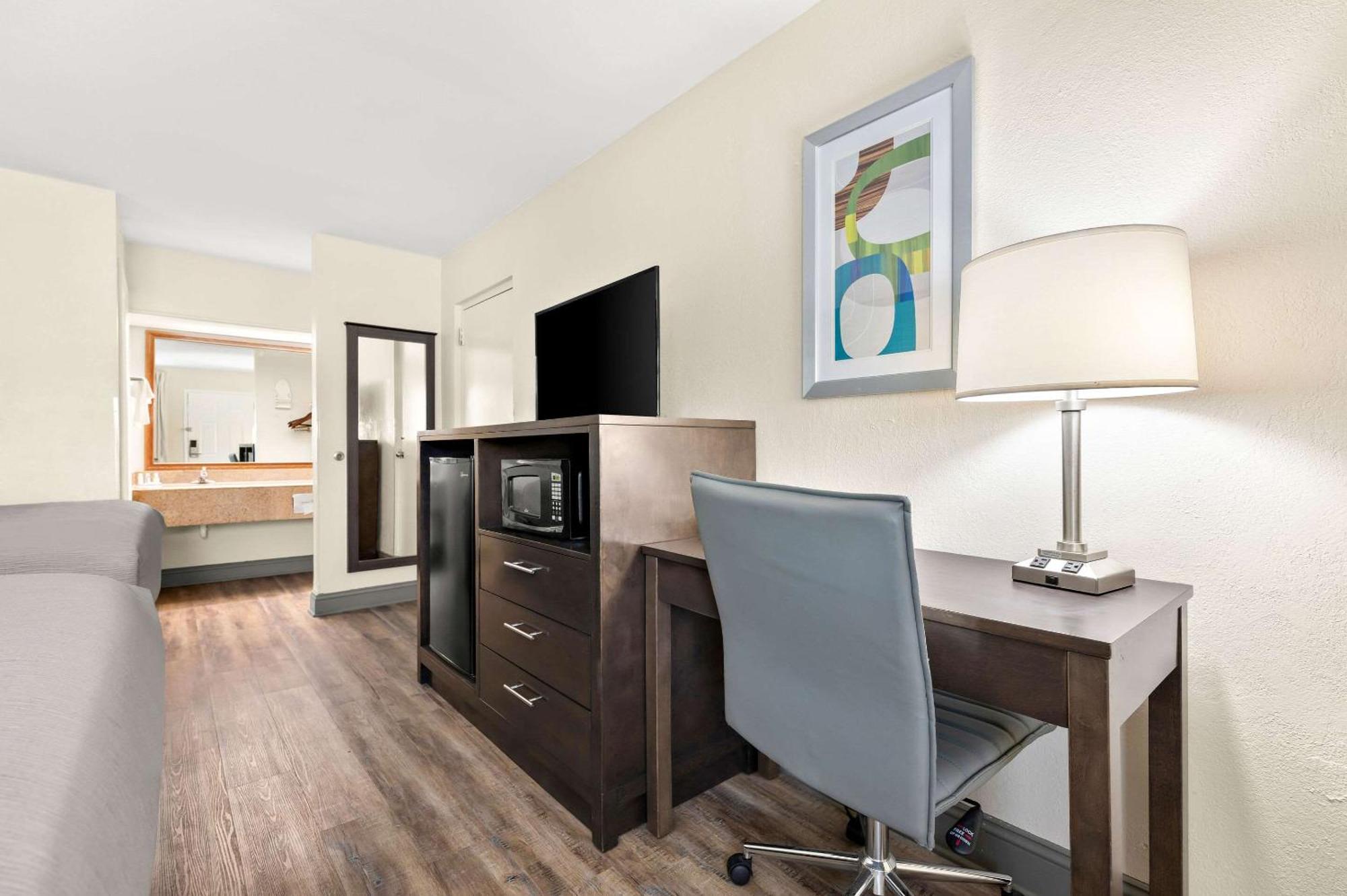 Quality Inn Pelham I-65 Exit 246 Buitenkant foto