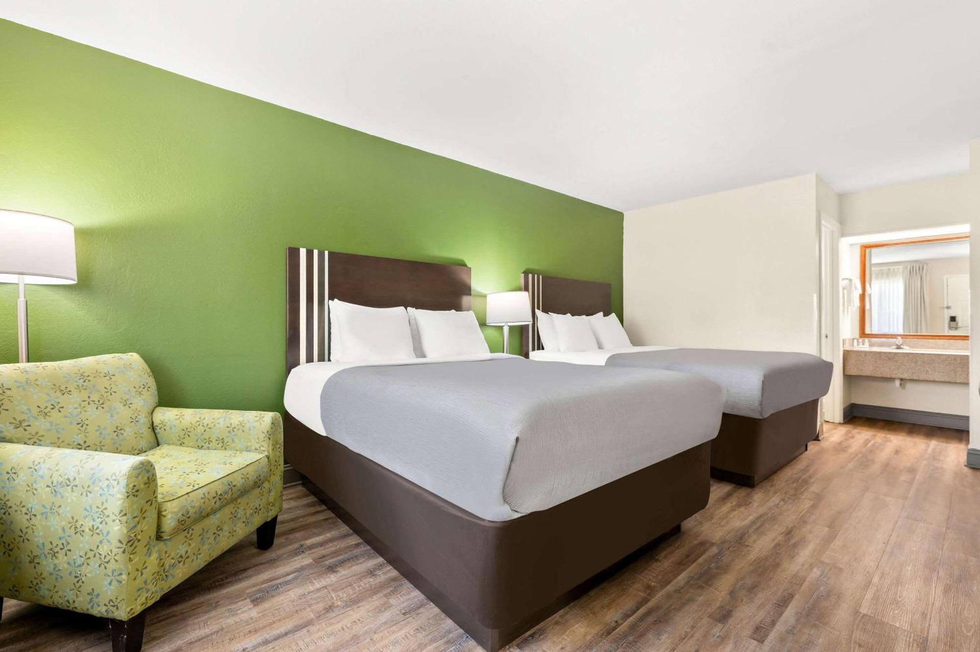 Quality Inn Pelham I-65 Exit 246 Buitenkant foto
